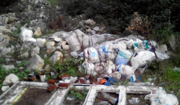 Smeće u šumi na Bokanjcu