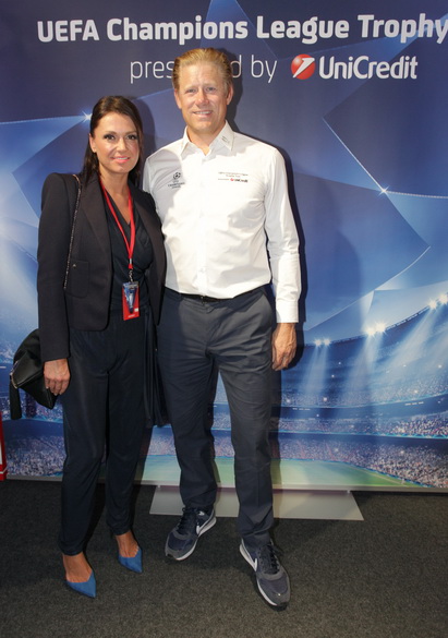 Tarik Filipović, Mila Horvat i Renata Sopek na predstavljanju trofeja Lige prvaka Tarik Filipović, Mila Horvat i Renata Sopek na predstavljanju trofeja Lige prvaka