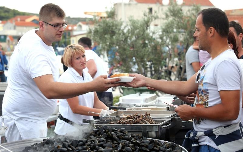 Betina: Održana 49. fešta od školjaka – Dan brganje. Photo: Duško Jaramaz/PIXSELL