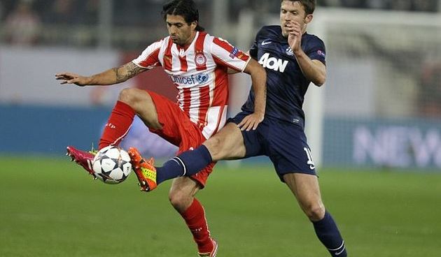 Alejandro Dominguez i Michael Carrick, foto: AP/dailymail.co.uk