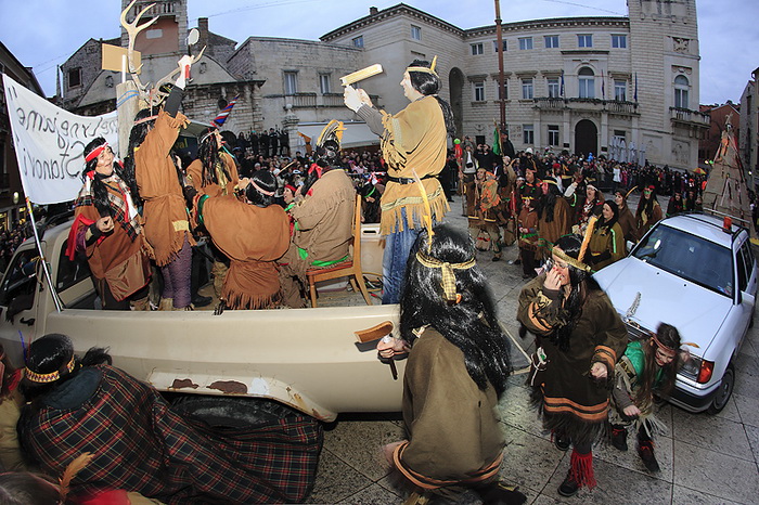 Karneval 2012: Pleme “Crna jama” iz rezervata Stanovi Karneval 2012: Pleme “Crna jama” iz rezervata Stanovi