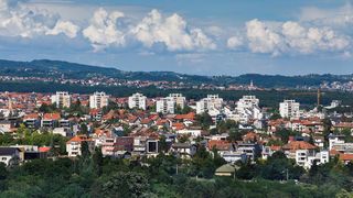 Pogled sa Zagrebačke katedrale na centar grada – Zagreb