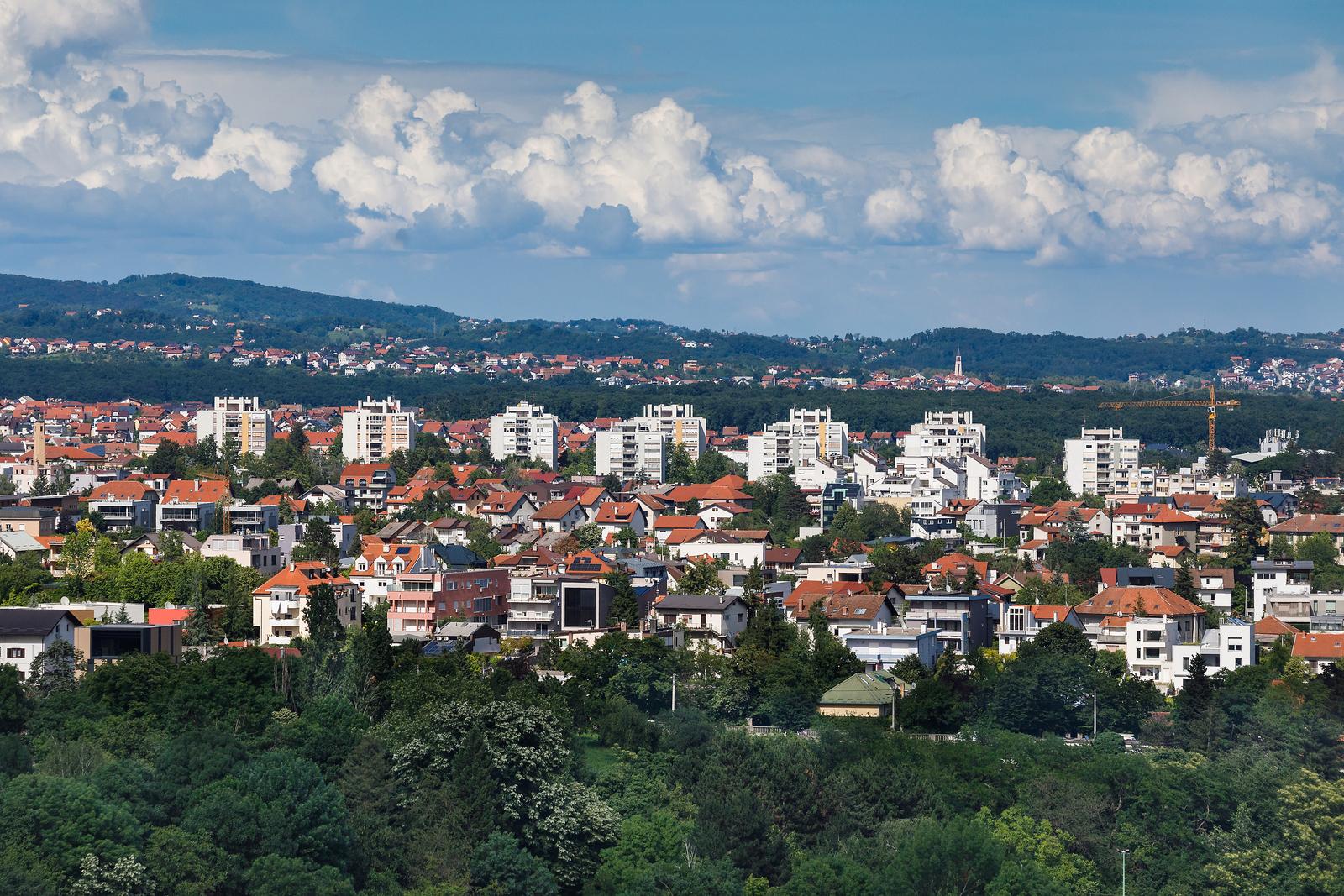 Pogled sa Zagrebačke katedrale na centar grada – Zagreb