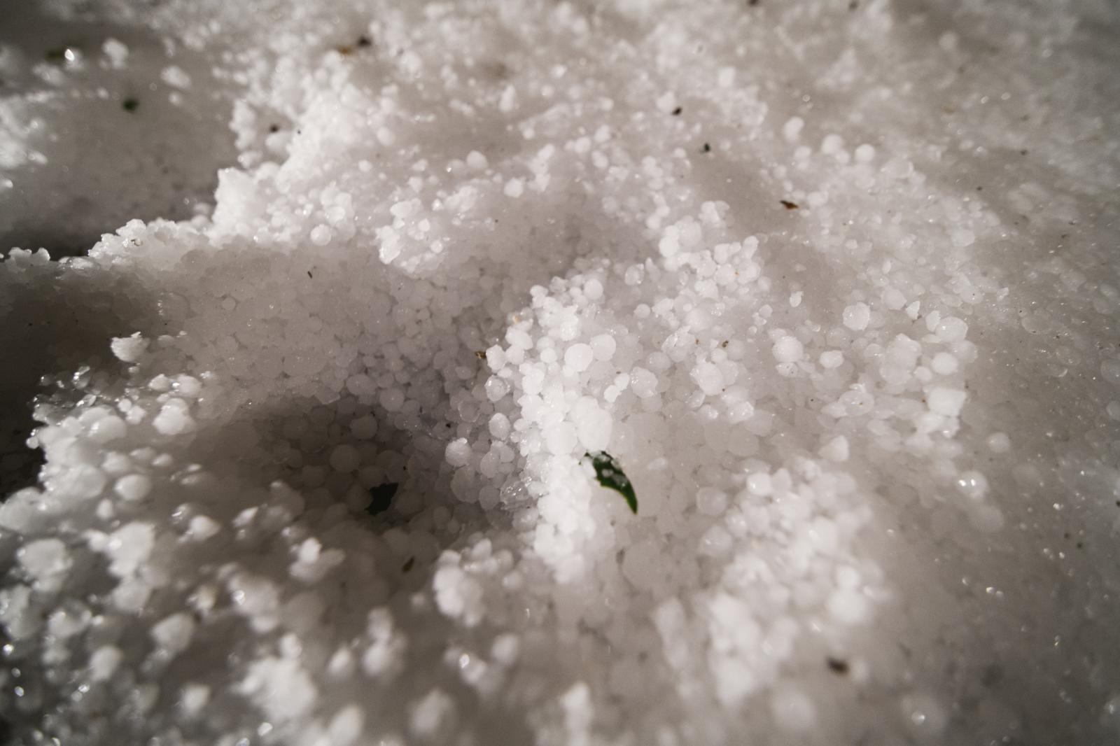 U Pakoštanima padala tuča više od 30 minuta i zabijelila cijelo mjesto U Pakoštanima padala tuča više od 30 minuta i zabijelila cijelo mjesto