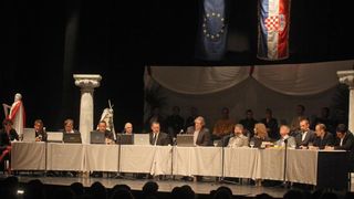 U HKK Zadar odrzana je premijera predstave pod nazivom Aktualni sat, Kulturno umjetnickog drustva Bleke i Konji. Photo: Filip Brala/PIXSELL U HKK Zadar odrzana je premijera predstave pod nazivom Aktualni sat, Kulturno umjetnickog drustva Bleke i Konji. Photo: Filip Brala/PIXSELL