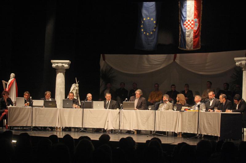 U HKK Zadar odrzana je premijera predstave pod nazivom Aktualni sat, Kulturno umjetnickog drustva Bleke i Konji. Photo: Filip Brala/PIXSELL U HKK Zadar odrzana je premijera predstave pod nazivom Aktualni sat, Kulturno umjetnickog drustva Bleke i Konji. Photo: Filip Brala/PIXSELL