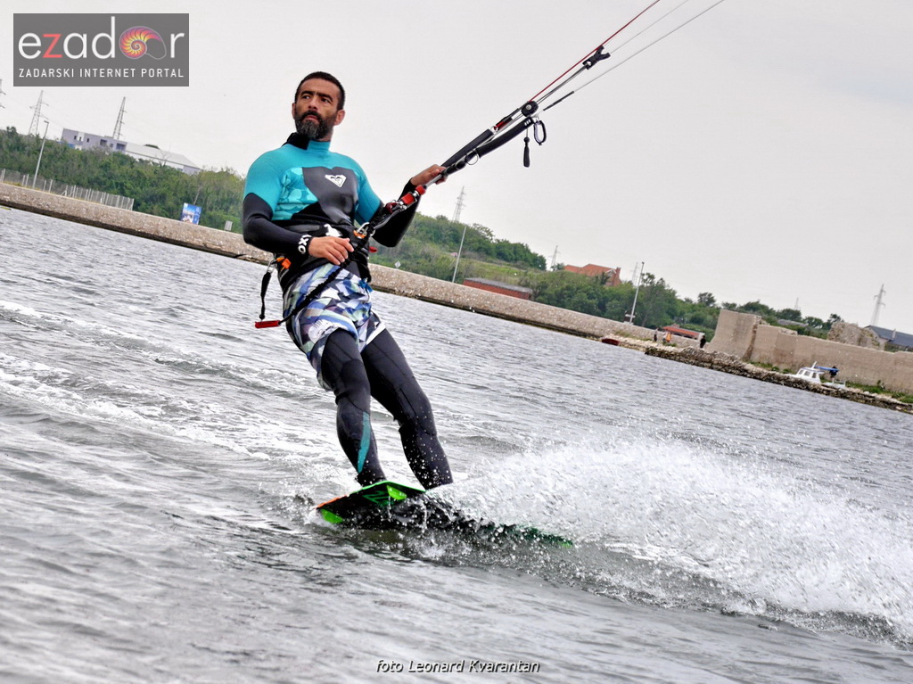 Kiteri guštali u refulima ninske bure Kiteri guštali u refulima ninske bure