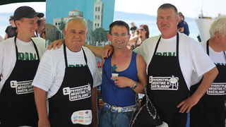 Prvenstvo u roštiljanju na zadarskoj Rivi (foto:Saša Čuka) Prvenstvo u roštiljanju na zadarskoj Rivi (foto:Saša Čuka)