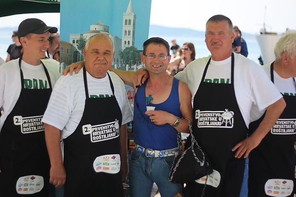Prvenstvo u roštiljanju na zadarskoj Rivi (foto:Saša Čuka) Prvenstvo u roštiljanju na zadarskoj Rivi (foto:Saša Čuka)