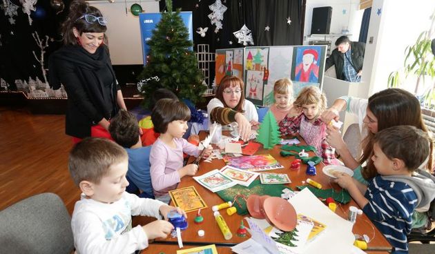 20.12.2013., Zagreb – INA je urucila donaciju u vrijednosti od 300.000 kuna SOS Djecjem selu Hrvatska, a urucenje je odrzano u SOS Djecjem selu u Lekeniku. Ovom prilikom Inin klub volontera odrzao je akciju u sklopu koje su zaposlenici INA-e zajedno s dje