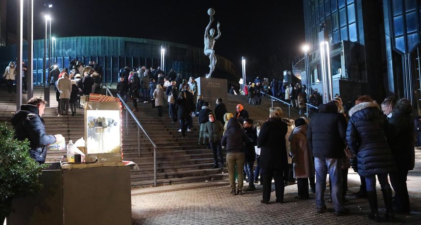 Zbog lažne dojave o bombi ispražnjen Draženov dom pred početak koncerta Klape Intrade