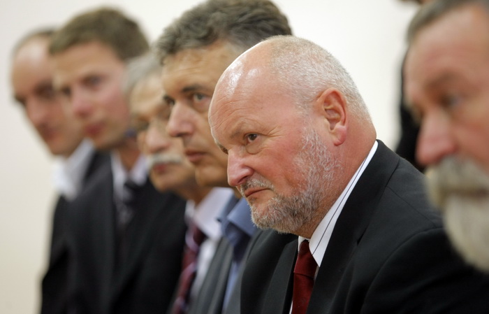 Split, 051010.
Aspira, Visoka skola za sportski menadzment.
Medju upisanim polaznicima skole je Blanka Vlasic, Tina Mihelic, sestre Lucija i Ana Zaninovic, Ivana Brkljacic, Igor Stimac.
Pozdravni govor je odrzao i Zlatko Matesa koji je pozdravio sve prisu Split, 051010.
Aspira, Visoka skola za sportski menadzment.
Medju upisanim polaznicima skole je Blanka Vlasic, Tina Mihelic, sestre Lucija i Ana Zaninovic, Ivana Brkljacic, Igor Stimac.
Pozdravni govor je odrzao i Zlatko Matesa koji je pozdravio sve prisu