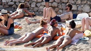 Tisno: Početak Garden Festivala napunio plaže turistima iz cijele Europe, Photo: Hrvoje Jelavic/PIXSELL Tisno: Početak Garden Festivala napunio plaže turistima iz cijele Europe, Photo: Hrvoje Jelavic/PIXSELL