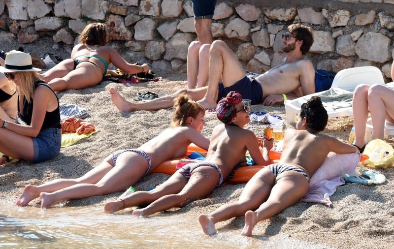 Tisno: Početak Garden Festivala napunio plaže turistima iz cijele Europe, Photo: Hrvoje Jelavic/PIXSELL Tisno: Početak Garden Festivala napunio plaže turistima iz cijele Europe, Photo: Hrvoje Jelavic/PIXSELL