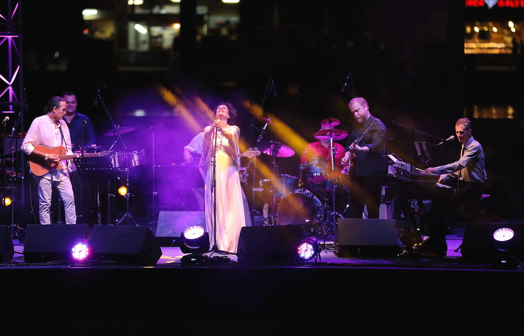 Čudesna Doris Dragović oduševila u Biogradu na Moru Čudesna Doris Dragović oduševila u Biogradu na Moru