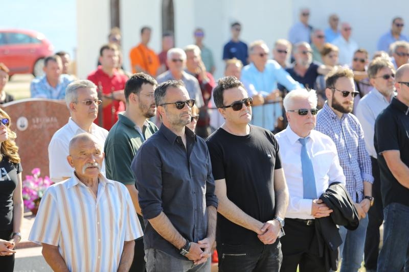 Mirko Miočić ispraćen na posljednji počinak na mjesnom groblju u Rtini Mirko Miočić ispraćen na posljednji počinak na mjesnom groblju u Rtini