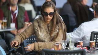 Zadar, 151010.
Predsjednik hrvatske Ivo Josipovic u sklopu posjeta Zadru obisao je i Eko etno sajam koji se ovog tjedna dogadja u dvorani na Visnjiku. Predsjednikje obisao sve izlagace (vise od 300) sa svakim se rukavao i skoro sa svakim slikao.
Na fotogr Zadar, 151010.
Predsjednik hrvatske Ivo Josipovic u sklopu posjeta Zadru obisao je i Eko etno sajam koji se ovog tjedna dogadja u dvorani na Visnjiku. Predsjednikje obisao sve izlagace (vise od 300) sa svakim se rukavao i skoro sa svakim slikao.
Na fotogr