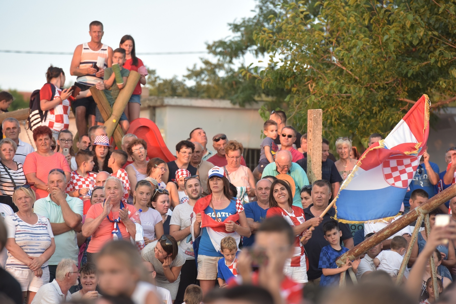 U rodnom Nadinu priređen doček za srebrnog reprezentativca Šimu Vrsaljka