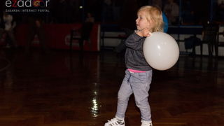 Humanitarno gledanje utakmice Zadar-Cibona (85-84) u Jazinama Humanitarno gledanje utakmice Zadar-Cibona (85-84) u Jazinama