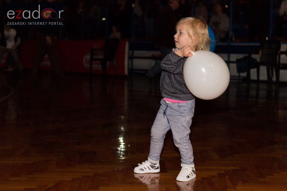 Humanitarno gledanje utakmice Zadar-Cibona (85-84) u Jazinama Humanitarno gledanje utakmice Zadar-Cibona (85-84) u Jazinama