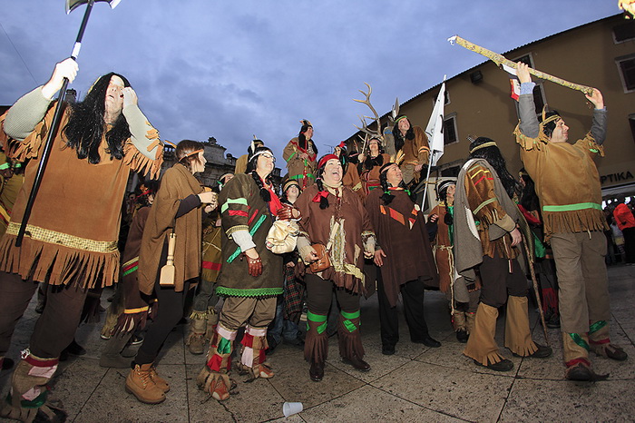 Karneval 2012: Pleme “Crna jama” iz rezervata Stanovi Karneval 2012: Pleme “Crna jama” iz rezervata Stanovi