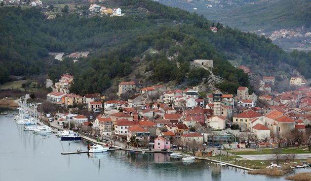 Skradin romantičan mediteranski grad na desnoj obali rijeke Krke