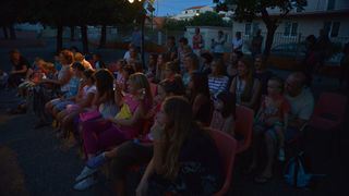 Ružno pače u izvedbi Dragon Teatra Ružno pače u izvedbi Dragon Teatra