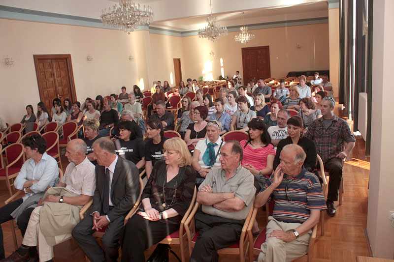 Julianne Eden Bušić predstavila novu knjigu “Živa glava”, Foto: Lucija Juravić Julianne Eden Bušić predstavila novu knjigu “Živa glava”, Foto: Lucija Juravić