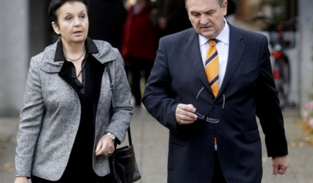 Varazdin, 041211.
Parlamentarni izbori 2011.
Izborno mjesto broj 4 u Varazdinu.
Na slici: Radimir Cacic sa suprugom Marijom.
Foto: Zeljko Hajdinjak / CROPIX