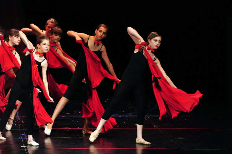 HNK Zadar: Plesna udruga Festa – “Izašli iz priče (a netko i iz papučice)”, Foto: Željko Karavida HNK Zadar: Plesna udruga Festa – “Izašli iz priče (a netko i iz papučice)”, Foto: Željko Karavida