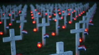 U Vukovaru su upaljene svijeće za poginule hrvatske branitelje i civile na Memorijalnom groblju žrtava iz Domovinskog rata. Photo: Petar Glebov/PIXSELL U Vukovaru su upaljene svijeće za poginule hrvatske branitelje i civile na Memorijalnom groblju žrtava iz Domovinskog rata. Photo: Petar Glebov/PIXSELL