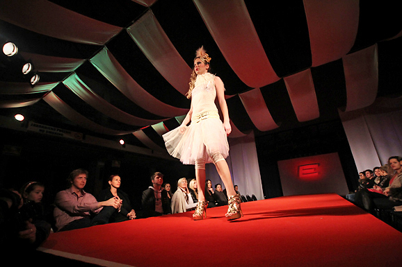 Ki-N-ky by E production (foto:Saša Čuka) Ki-N-ky by E production (foto:Saša Čuka)