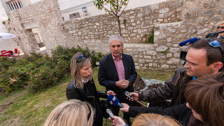 Župan Stipe Zrilić posadio trešnju u dvorištu nove zgrade KLZ-a, foto: Darko Belančić Župan Stipe Zrilić posadio trešnju u dvorištu nove zgrade KLZ-a, foto: Darko Belančić