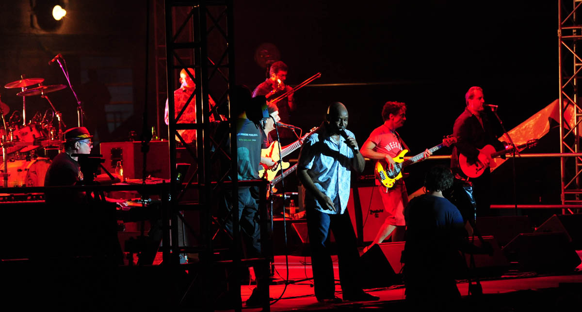 Zadar, 29.07.2013. snimio: Nenad Marčev 
Koncert Carlos Santana 
Prostor pored dvorane u Jazinama