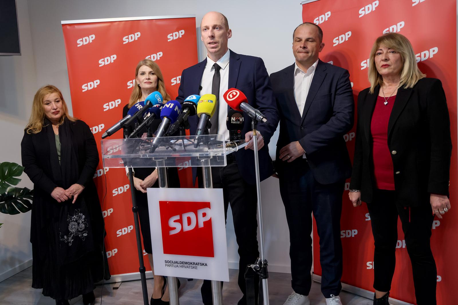 SDP predstavio kandidata za gradonačelnika, bit će to Daniel Radeta SDP predstavio kandidata za gradonačelnika, bit će to Daniel Radeta