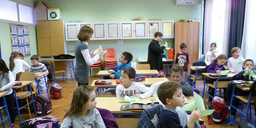 Osnovci OŠ “Stanovi” učili o obnovljivim izvorima energije Osnovci OŠ “Stanovi” učili o obnovljivim izvorima energije