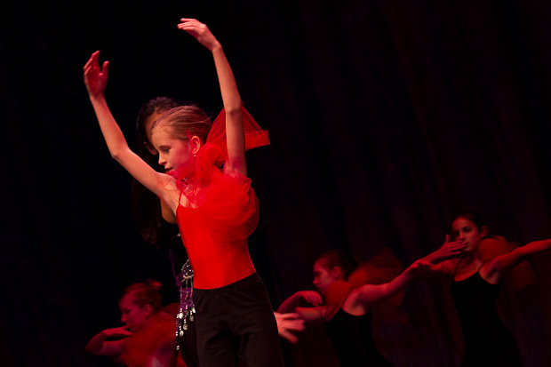 Plesna čestitka Zadarskog plesnog ansambla, Foto: Leo Banić Plesna čestitka Zadarskog plesnog ansambla, Foto: Leo Banić