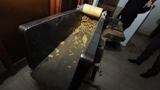 Zadar – Zadarska policija razbila veliki lanac krijumcarenja duhana. Zaplijenjeno je 2,5 tone duhana vrijednosti oko tri miljuna kuna. Photo: Hrvoje Jelavic/PIXSELL Zadar – Zadarska policija razbila veliki lanac krijumcarenja duhana. Zaplijenjeno je 2,5 tone duhana vrijednosti oko tri miljuna kuna. Photo: Hrvoje Jelavic/PIXSELL