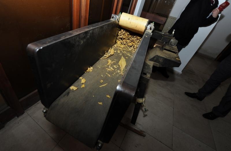 Zadar – Zadarska policija razbila veliki lanac krijumcarenja duhana. Zaplijenjeno je 2,5 tone duhana vrijednosti oko tri miljuna kuna. Photo: Hrvoje Jelavic/PIXSELL Zadar – Zadarska policija razbila veliki lanac krijumcarenja duhana. Zaplijenjeno je 2,5 tone duhana vrijednosti oko tri miljuna kuna. Photo: Hrvoje Jelavic/PIXSELL