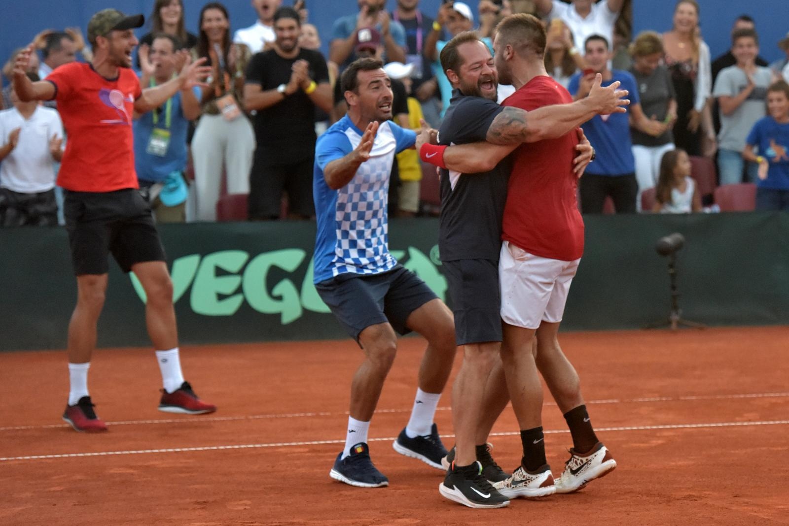 Slavlje hrvatskih tenisača nakon pobjede nad SAD-om Slavlje hrvatskih tenisača nakon pobjede nad SAD-om