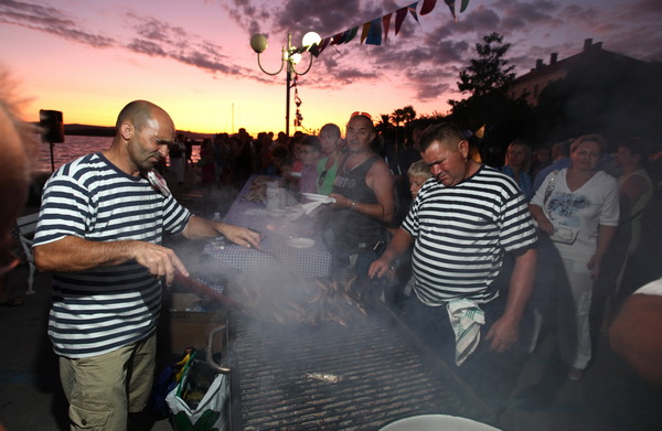 Zadar, 050809.
U sklopu manifestacije Biogradsko ljeto sinoc je na programu bila tradicionalna Biogradska noc, velika turisticka festa koja je zapocela u vecernjim satima na Obali kralja Petra Kresimira IV. Biogradjani za sve posjetitelje feste pripremili