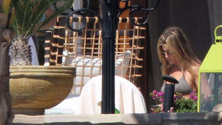 Jennifer Aniston u seksi badiću proslavila 41. rođendan (Jutarnji.hr)