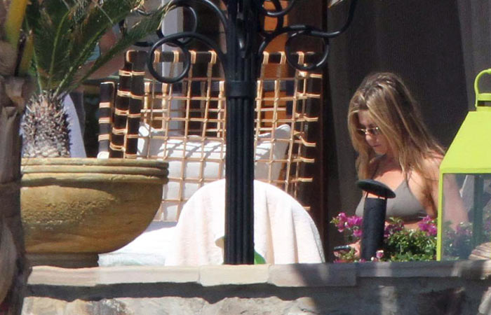 Jennifer Aniston u seksi badiću proslavila 41. rođendan (Jutarnji.hr)