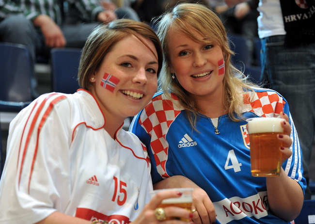 Graz, 210110.
EURO 2010 u rukometu. 
Trece kolo skupine A. Utakmica Hrvatska – Rusija.
Na fotografiji: Norvezanke u dresovima Hrvatske
Foto: Damir Krajac / CROPIX