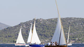 Murter, 021011.
U Murteru odrzana tradicionalna regata brodica ” Latinsko idro” gdje je sudjelovalo sedamdesetak posada.
Na slici: regata.
Foto: Jadran Babic / CROPIX Murter, 021011.
U Murteru odrzana tradicionalna regata brodica ” Latinsko idro” gdje je sudjelovalo sedamdesetak posada.
Na slici: regata.
Foto: Jadran Babic / CROPIX