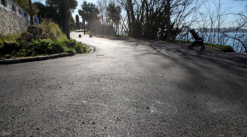 Mjesto na kojem je žena napadnuta nožem Karma Mjesto na kojem je žena napadnuta nožem Karma