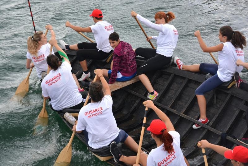 Opuzen: Utrke veslača za startne pozicije za 19. maraton lađa na Neretvi. Photo: Damir Špehar/PIXSELL