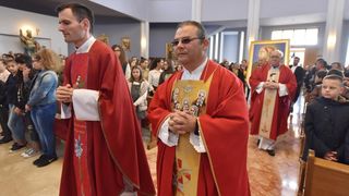 Zadarski nadbiskup Puljić predvodio svetu misu u Kistanjama povodom obilježavanja obljetnice proglašenja blaženim Serafina Kodića Zadarski nadbiskup Puljić predvodio svetu misu u Kistanjama povodom obilježavanja obljetnice proglašenja blaženim Serafina Kodića