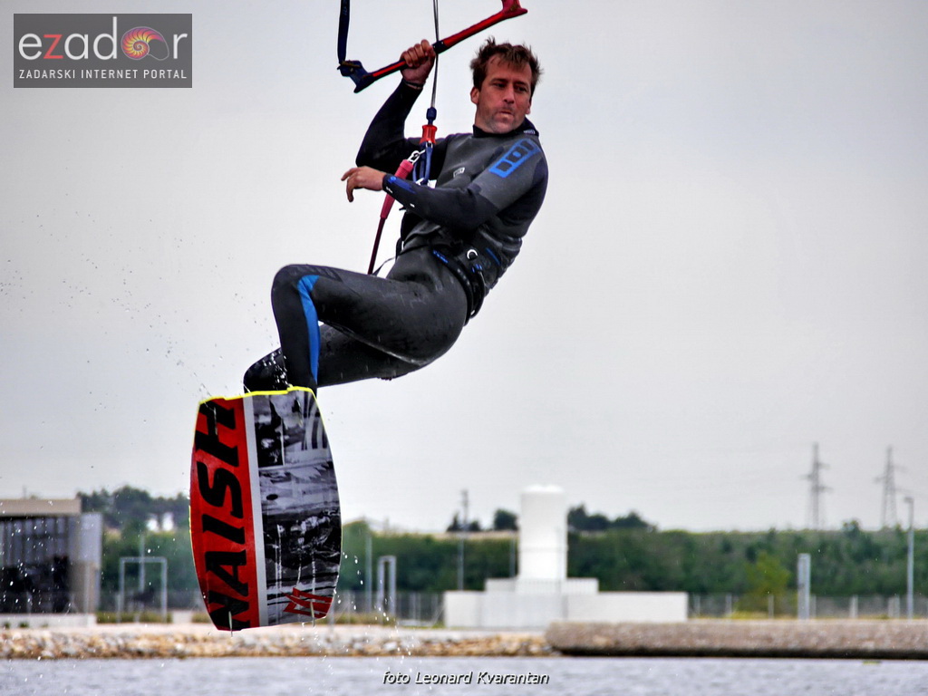Kiteri guštali u refulima ninske bure Kiteri guštali u refulima ninske bure