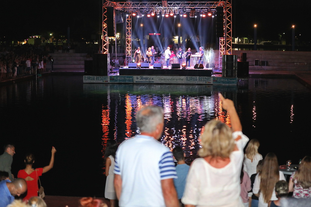 Halid Bešlić maestralno zaključio koncertnu sezonu u Biogradu na Moru